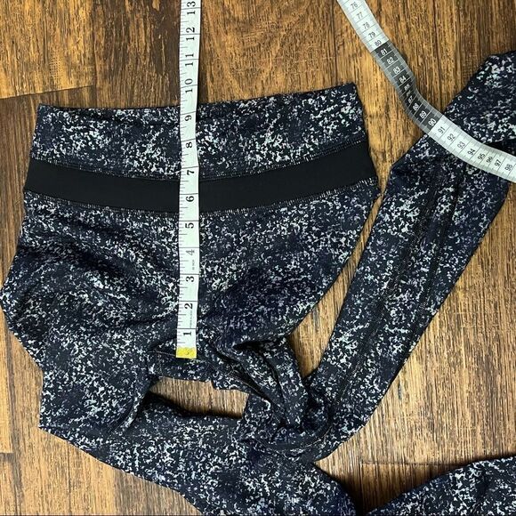 Lululemon leggings size 4 - Picture 5 of 10